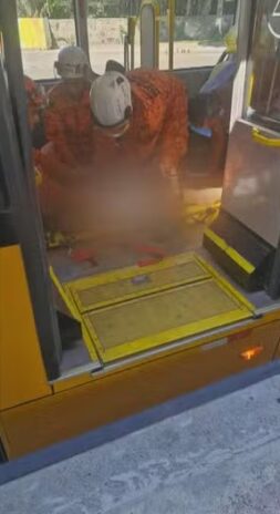 Mulher morreu e outra ficou ferida em um assalto no BRT em Bonsucesso — Foto: Reprodução