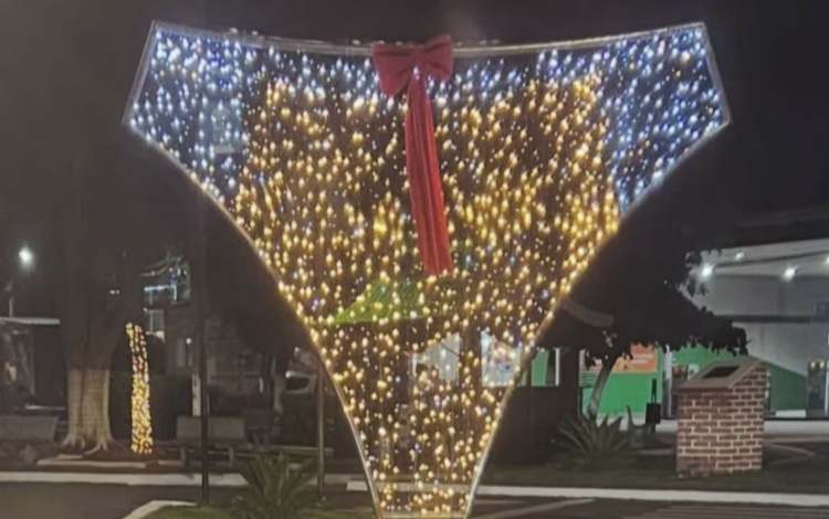 ‘Calcinha iluminada’: decoração de Natal inusitada gera polêmica
