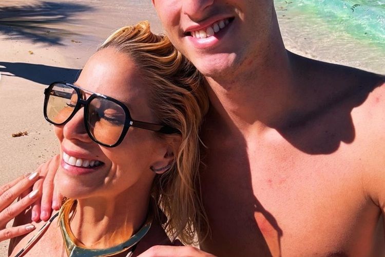 Danielle Winits e filho Noah (Foto: Reprodução)