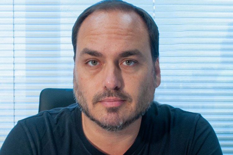 Carlos Bolsonaro diz que Lula vai transformar o Brasil em Cuba