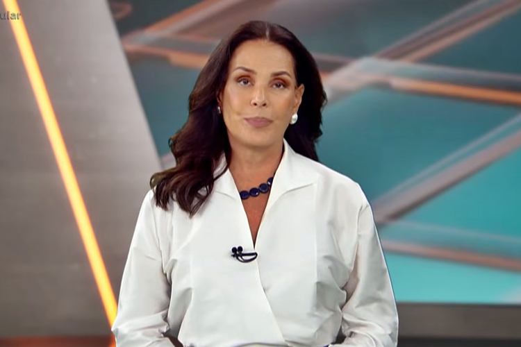 Carolina Ferraz não segura as lágrimas ao comunicar morte de jovem no ‘Domingo Espetacular’