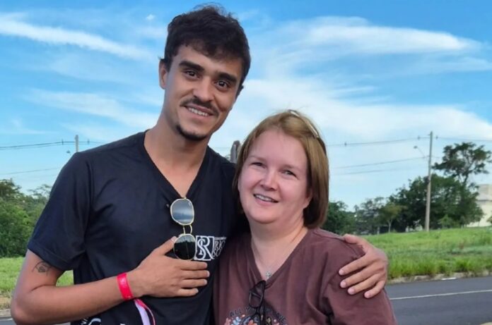 Elize Matsunaga com fã - Reprodução: Tiktok