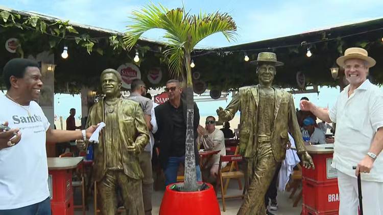 Estátua - Neguinho da Beija-Flor e Carlinhos de Jesus