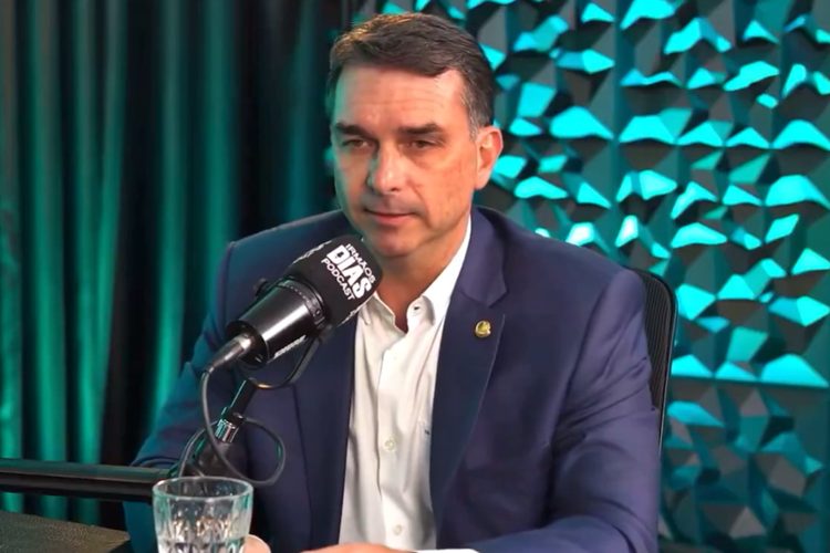 Flávio Bolsonaro diz que precisa de Tarcísio de Freitas para sair vitorioso em 2026