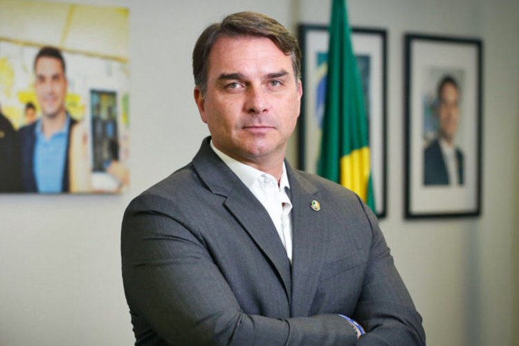 Flávio Bolsonaro quer acabar com ladrões de celulares e revela plano caso seja eleito presidente