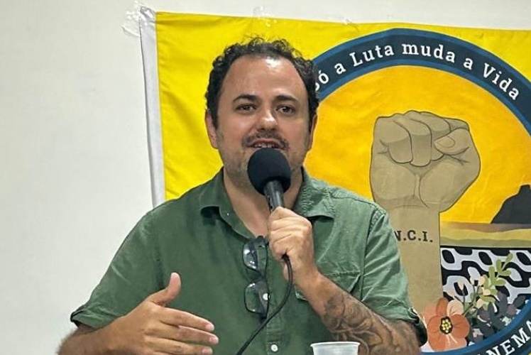 Glauber Braga reage após ser retirado à força da presidência da Câmara 