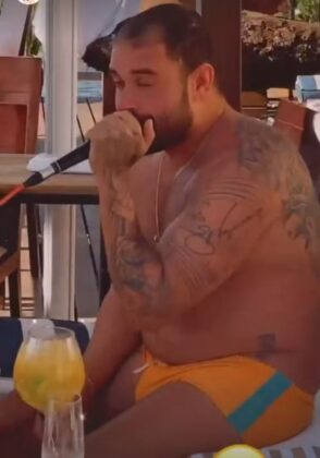 Antes, o cantor estava bem mais cheinho.