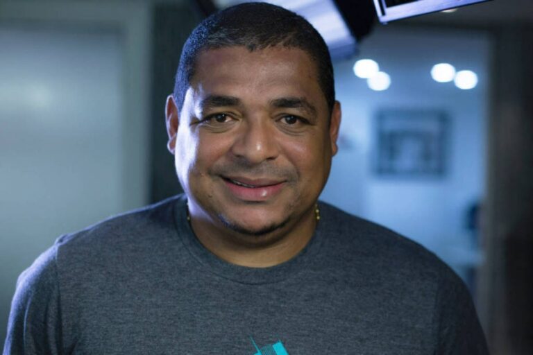 22 anos após lesão em campo, Vampeta ganha processo contra o INSS