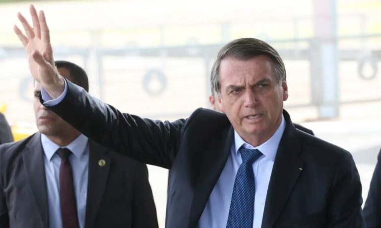Bolsonaro deixa dúvidas sobre candidatura de Flávio à presidência