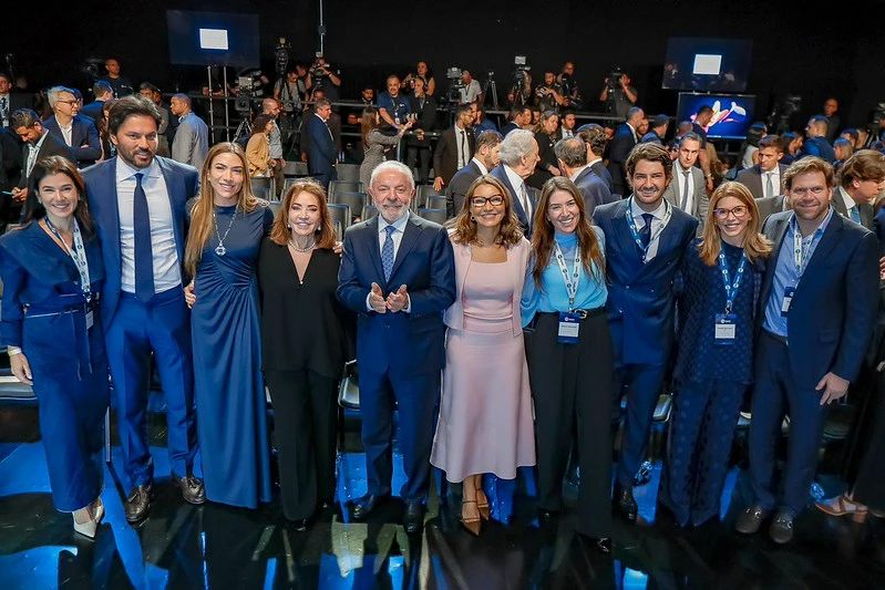 Lula ao lado de Íris Abravanel, as filhas de Silvio Santos e seus maridos Lula ao lado de Íris Abravanel, as filhas de Silvio Santos e seus maridos