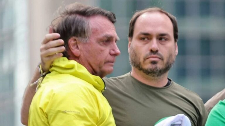 Carlos Bolsonaro reage a decisão de Moraes: “Pra que tanta maldade?”