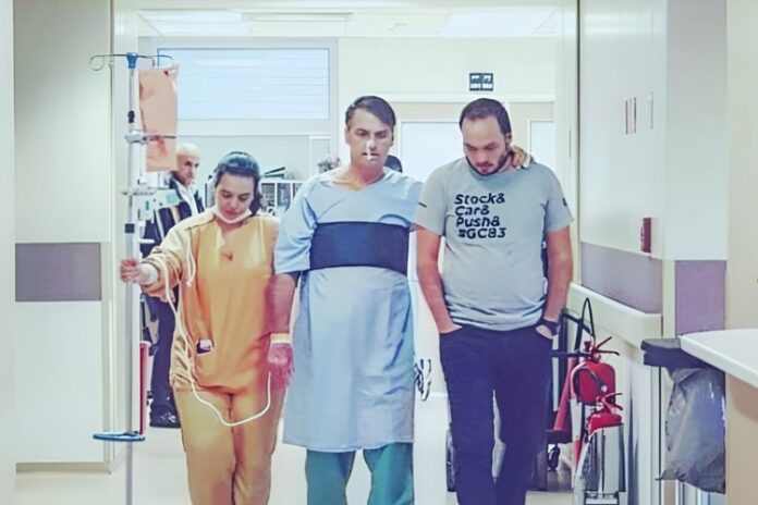 Jair e Carlos Bolsonaro Jair e Carlos Bolsonaro