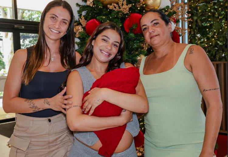 Key Alves com a mãe e a irmã - Ag. News