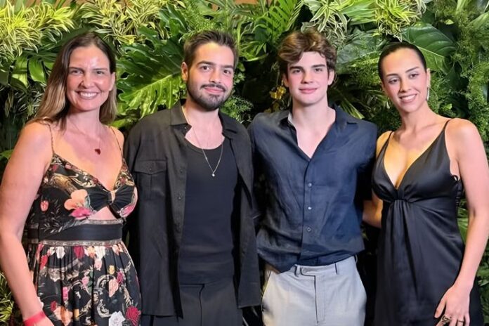 Luciana Cardoso, João, Rodrigo e Lara Silva Luciana Cardoso, João, Rodrigo e Lara Silva - Foto: Instagram Stories