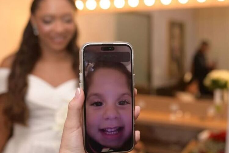 Maria Flor em video chamada com Carina Costa (Fonte: Instagram)