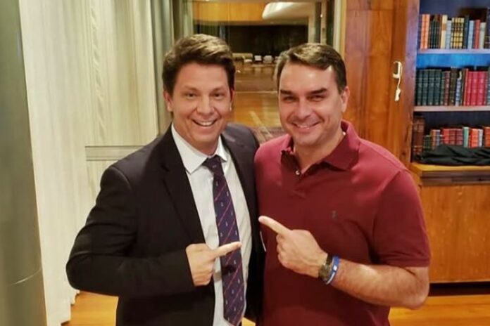 Mario Frias e Flávio Bolsonaro Mario Frias e Flávio Bolsonaro