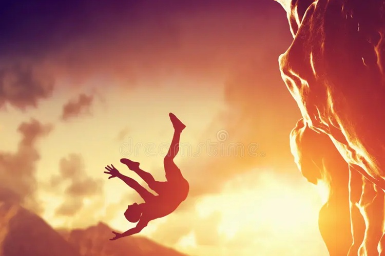 Jovem cai de penhasco ao tentar tirar selfie perfeita