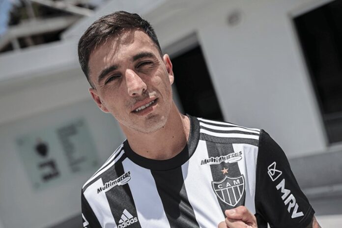 Saraiva Renzo Saraiva pode jogar no Corinthians / Instagram