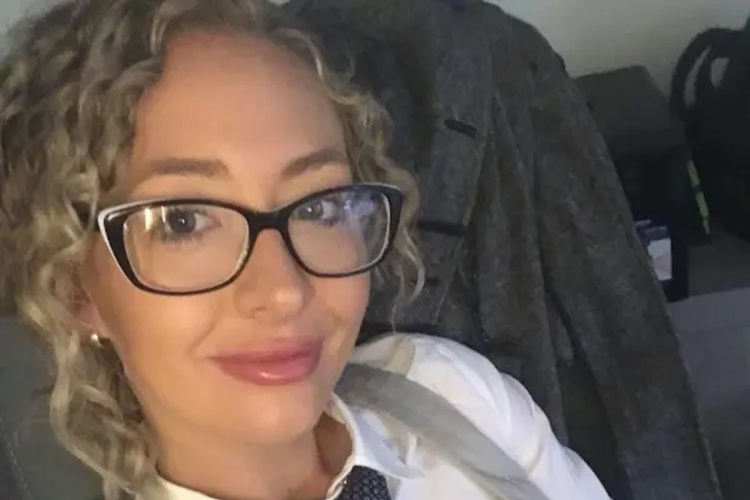 Professora Karly Rae Professora Karly Rae (Foto: Reprodução/ Facebook)