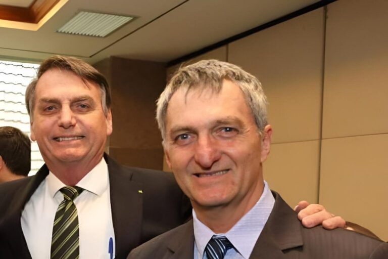 Preso em Brasília, Bolsonaro acerta quadra da Mega da Virada