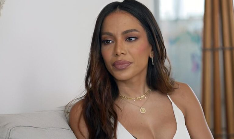 Anitta reclama de críticas por show e dispara para fã: “Ah, vai tomar no teu…”
