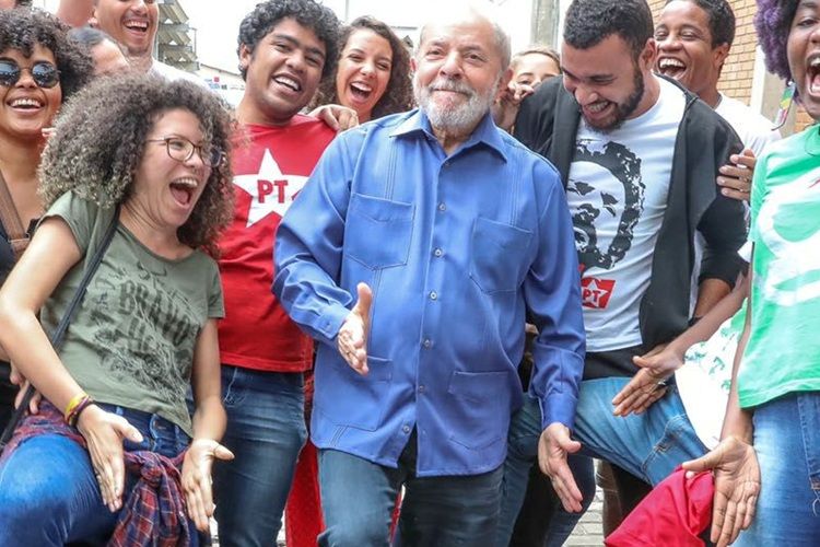 Lula sarrando Lula sarrando (Foto: Ricardo Stuckert)