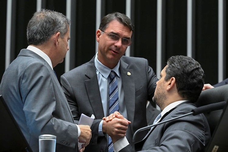 Flávio Bolsonaro e Davi Alcolumbre Foto: Carlos Moura/Agência Senado