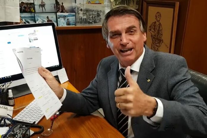 Jair Bolsonaro vira alvo de seu próprio meme (Foto: Facebook) Jair Bolsonaro (Foto: Facebook)