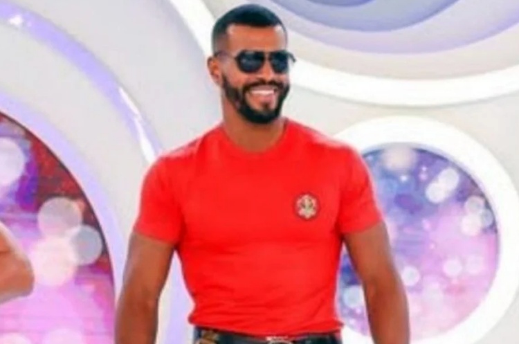 Bombeiro da Eliana revela sacrifícios e cachê baixo em programa do SBT