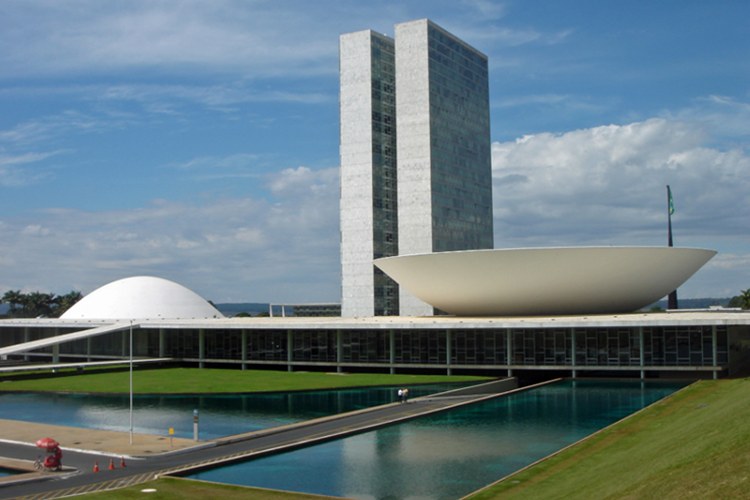 Caos em Brasília! Deputado é alvo de operação da PF por desvio de emendas