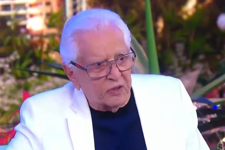 Carlos Alberto de Nóbrega pede o fim de feminicídios e violência contra mulher durante ‘A Praça é Nossa’