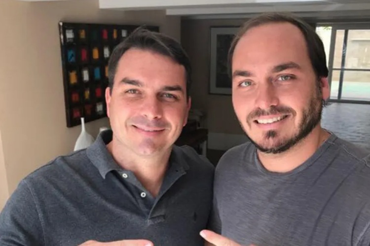 Flávio e Carlos Bolsonaro Flávio e Carlos Bolsonaro