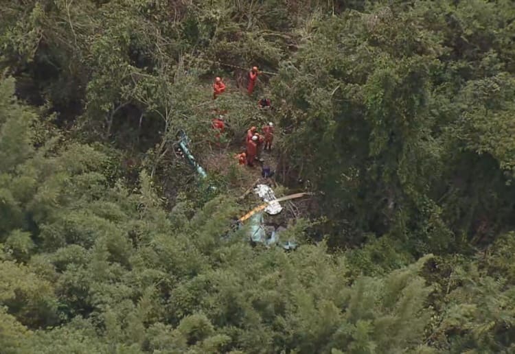 Três pessoas morrem em queda de helicóptero em Guaratiba, Zona Oeste do Rio