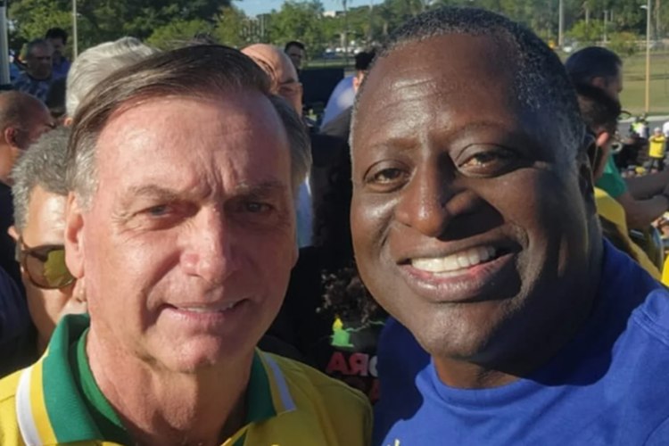 Hélio Lopes vai às lágrimas ao receber notícia sobre Jair Bolsonaro: “Em oração”