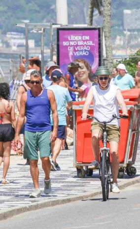 Marcos caruso com Marido na orla de Ipanema - Foto: JC PEREIRA/ AGNEWS