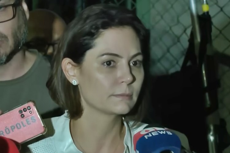 Michelle diz que Jair Bolsonaro já pensou em morrer: “Eu já vi ele pedindo a Deus”
