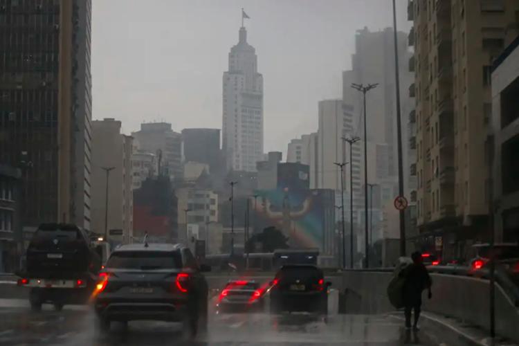 ALERTA MÁXIMO! São Paulo pode ter ventos de até 100km/h e chuvas intensas