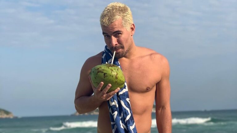 Thiago Martins samba de sunga e detalhe não passa despercebido