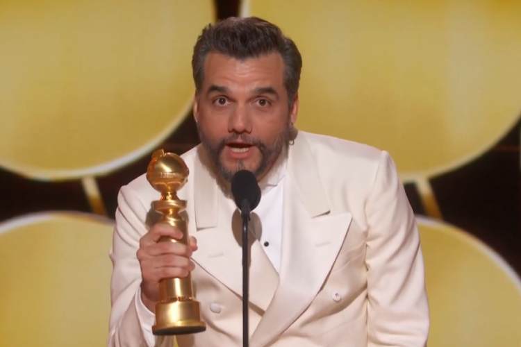 Wagner Moura vence prêmio de ‘Melhor Ator’ no ‘Globo de Ouro’ e atitude chama atenção: “Viva o Brasil”
