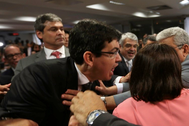 Randolfe Rodrigues Randolfe Rodrigues (Fabio Rodrigues Pozzebom/Agência Brasil)