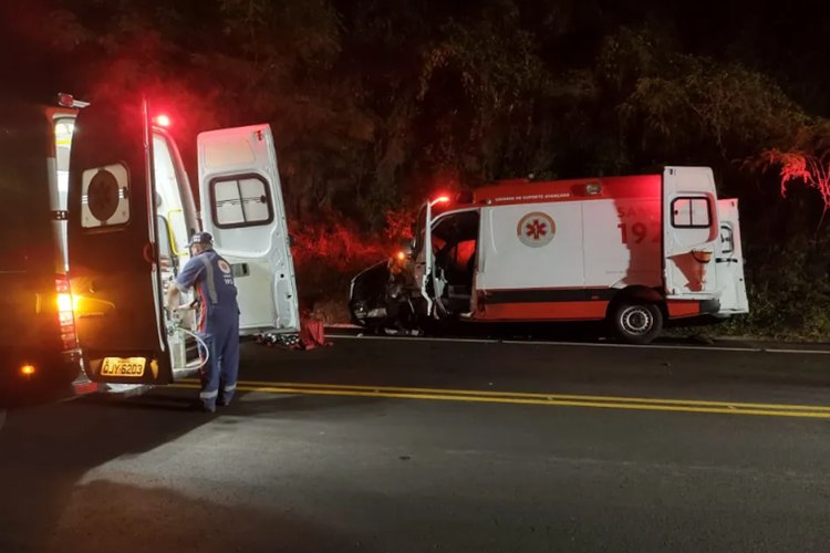 Grave acidente na Rodovia Raposo Tavares mata casal e criança é socorrida