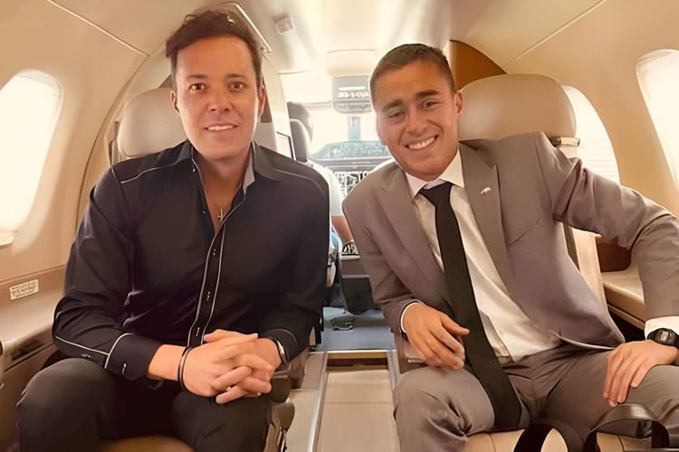 André Valadão e Nikolas Ferreira em jatinho (Foto: Reprodução)