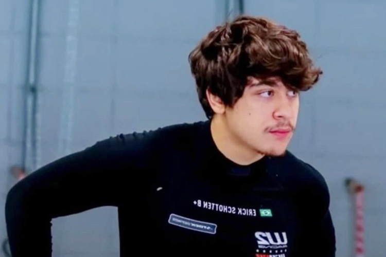 Advogado de piloto que agrediu jovem denuncia racismo: “Preso por ser branco”