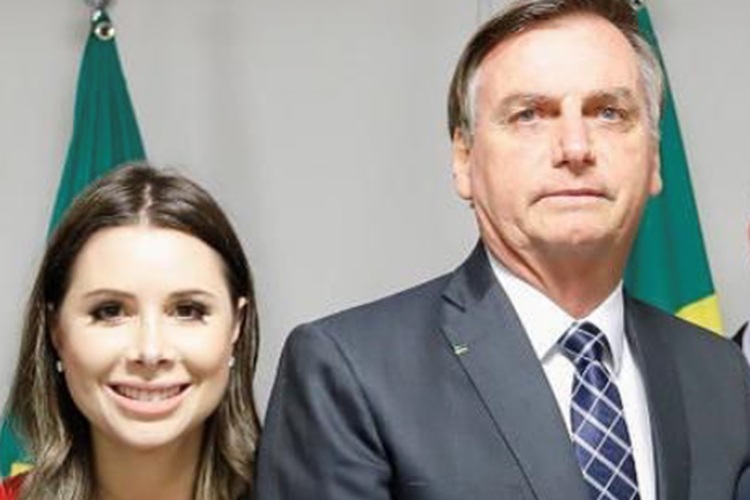 Carol de Toni choca e e joga estratégia do clã Bolsonaro no ventilador