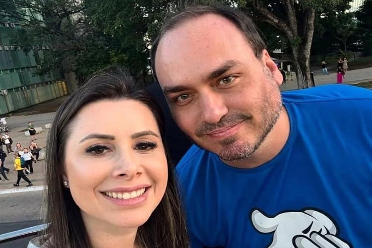 Caroline e Carlos Caroline de Toni e Carlos Bolsonaro (Foto: Reprodução/X)
