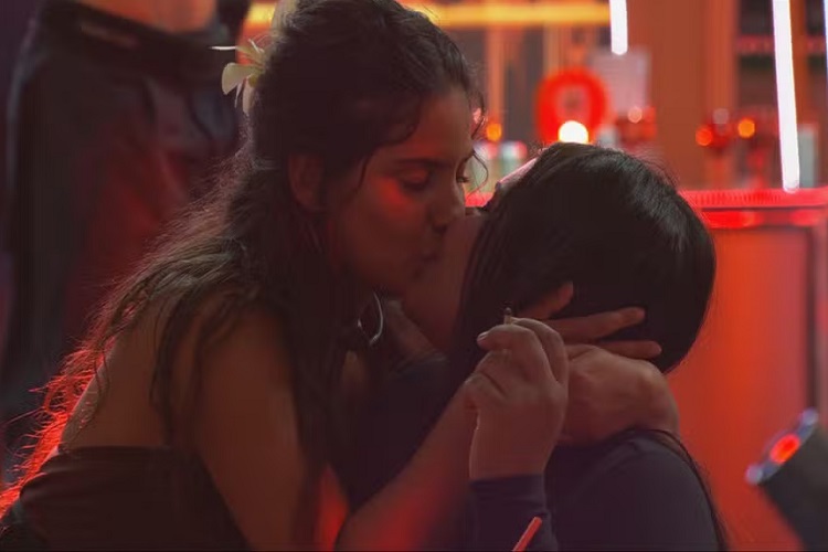 Gabriela e Chaiany Chaiany e Gabriela são longo selinho (Foto: Globo/ BBB 26)