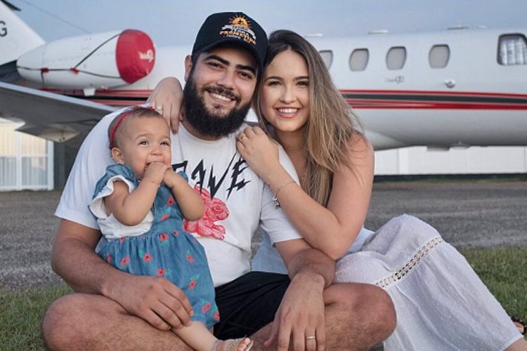 Esposa do sertanejo Henrique, da dupla com Juliano, é presa nos EUA