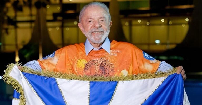 Lula é acusado de usar Carnaval para impulsionar reeleição