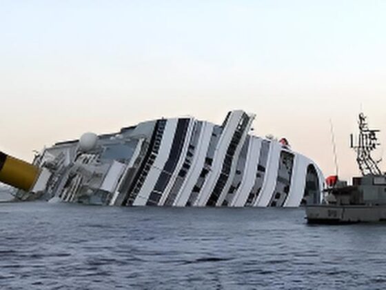 Naufr&aacute;gio do Costa Concordia