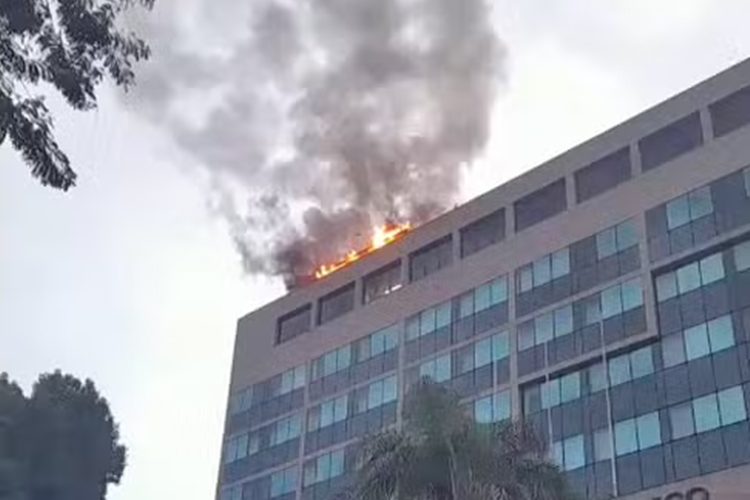URGENTE! Sede do Ministério Público pega fogo no Rio de Janeiro